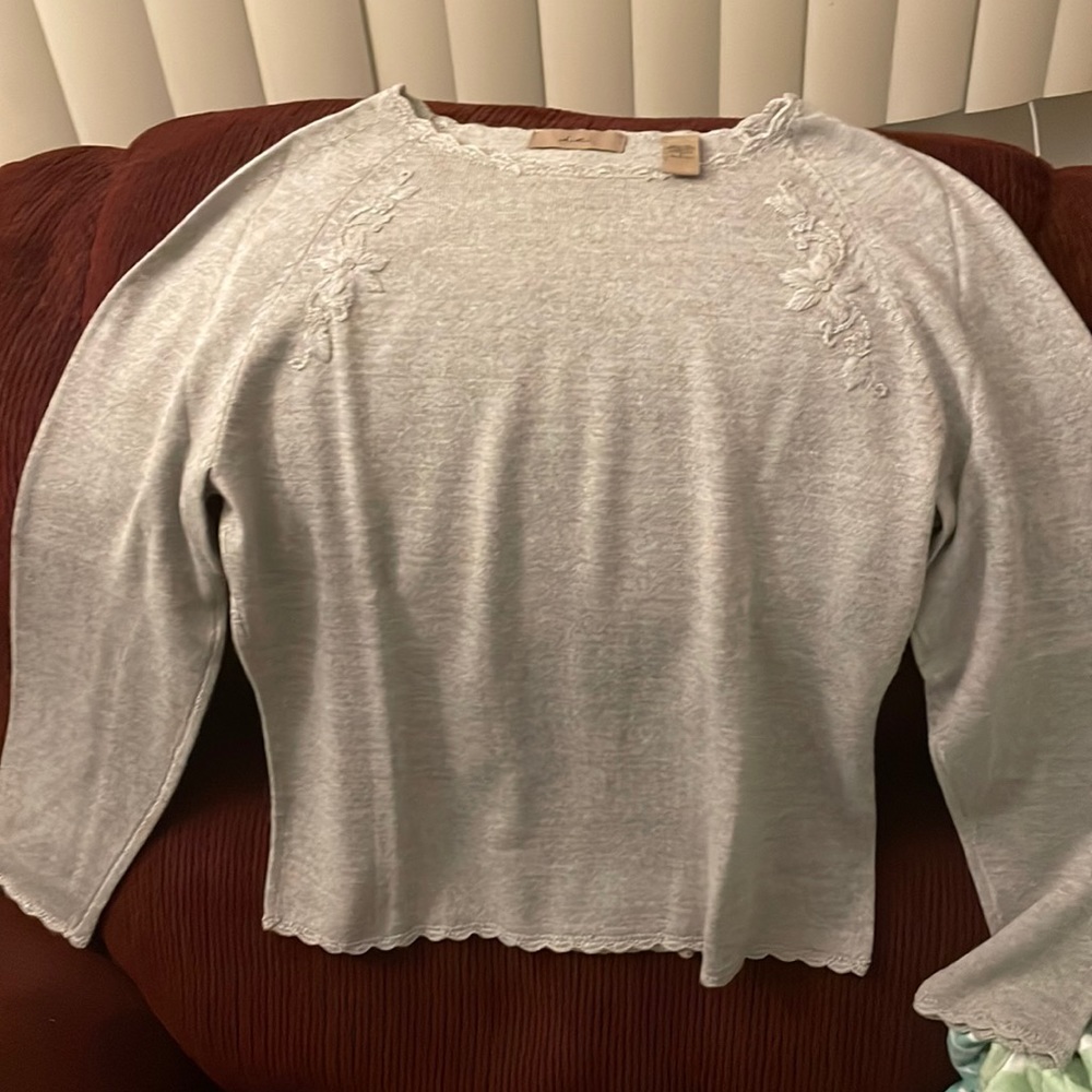 I.e. small sweater 50% fine wool 50% acrylic